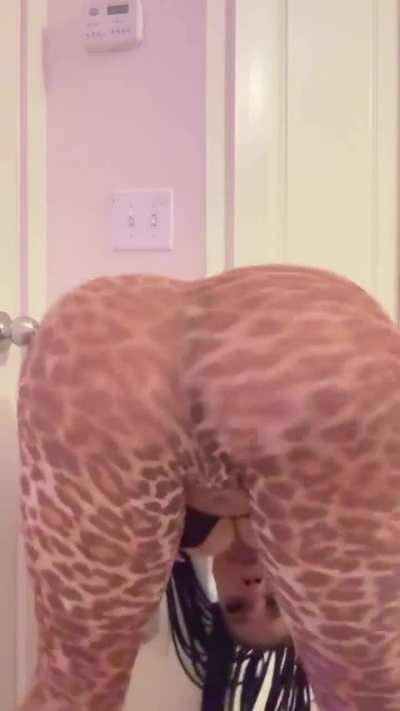 🐾
