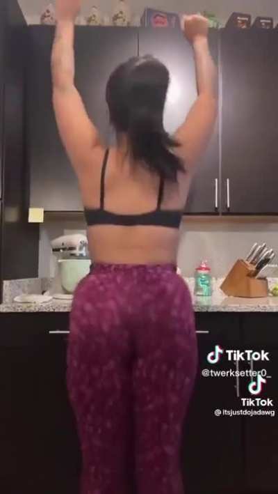 You had invited me, your cousin, over for dinner. After that, you went upstairs whilst your mum washed the dishes. You then heard loud bangs coming from downstairs and went to check it out. That's when you saw your mum clapping her ass cheeks on camera. I