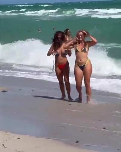 Boobs vs Butt