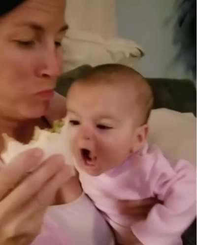 o bebê DESESPERADO