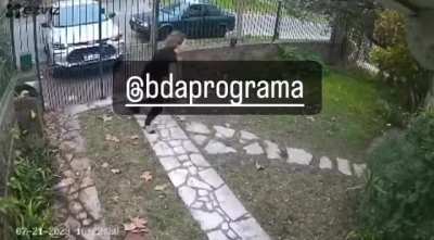 Le robaron el auto en la puerta de su casa en Quilmes