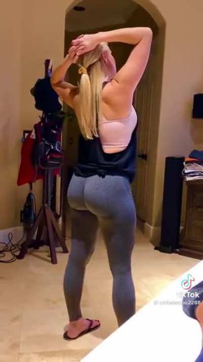 Milf with great bubble butt