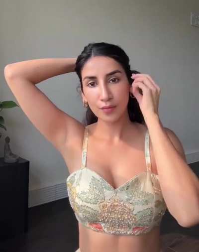 Parul Gulati armpits
