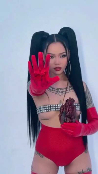 Belt bra (Photoshoot BTS)