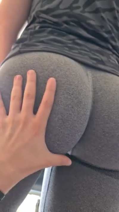 Buttc<wbr>heek-<wbr>check before her workout
