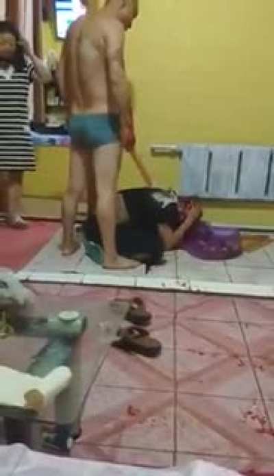 Here is the part 2 of the intruder who claim to be a police got beaten.