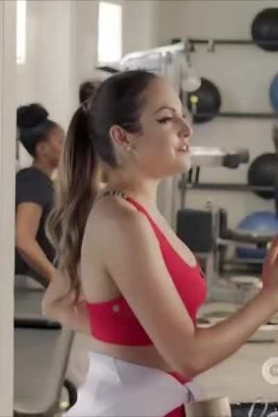 Liz Gillies