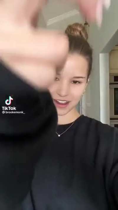 @brookemonk_