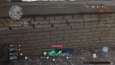 This dude gotta be aimboting right?