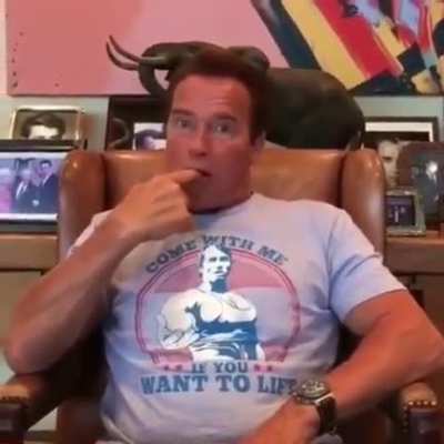 Arnold emulated spongebob's blow up arms irl