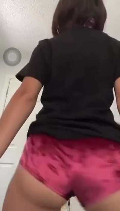 Love watching that booty shake
