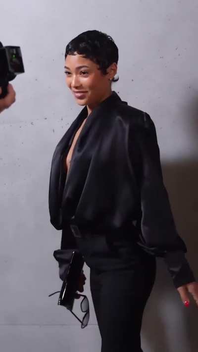 Queen Coi Posing