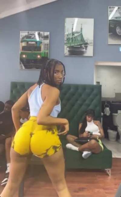 Fat ass booty shaking