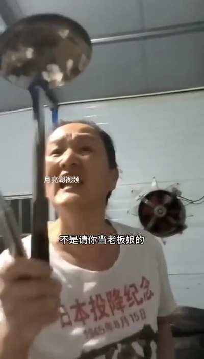 因食堂做饭<wbr>不好吃发生<wbr>大战，两个<wbr>都不是省油<wbr>的灯