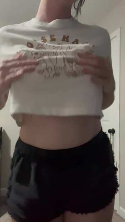 This goth mommy knows how to hide her DDD’s well 🥰