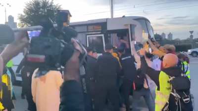 Mobilisation protests underway in Russia, busses are being loaded with new arrests.