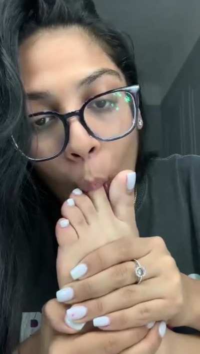 One of my old models sloppy self worship. Dm me if you want to see more