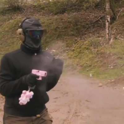 Qualquer jogo de tiro que tem skin de arma.