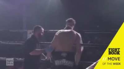 MMA Bro Resets Opponent's Dislocated Shoulder Before Resuming Fight