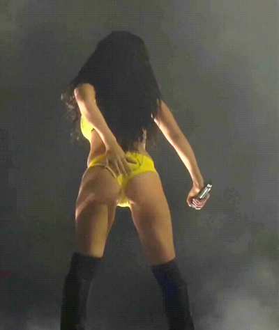 Charli shaking it in slo mo 😵‍💫😵‍<wbr>💫