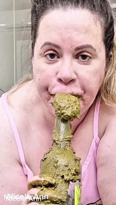 Piss enema + masturbation with dildo and a glass bottle + eat/suck/lick. So soo dirty!