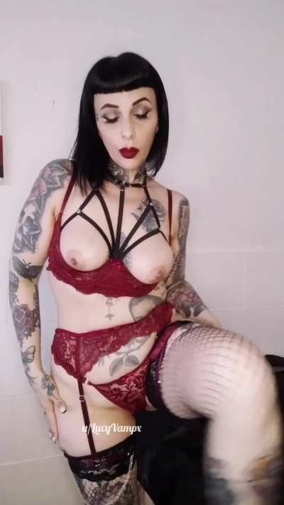 This is your sign to let a goth mommy ruin you 😈🖤