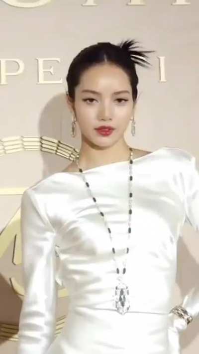 Lisaâs alluring beaut<wbr>yâ¦â<wbr>¦