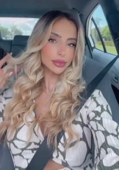 Hot mama😍