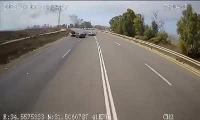 ⚠️NSFW graphic⚠️
 captured on October 7, Israel, from a car's dash cam. 