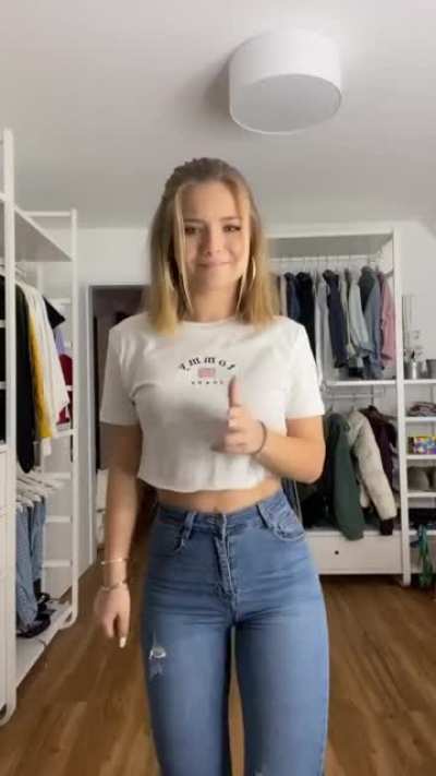 Kommt gerade nichts neues von ihr, deswegen was schönes aus der Vergangenheit… TikTok vom 01.01.2020