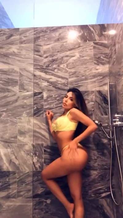 I'd wife up that ass in a heartbeat 🥵
