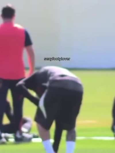 Alejandro Garnacho sagging pants