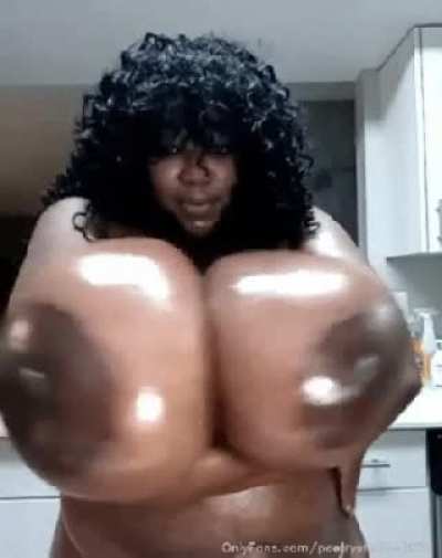Tits out of this world<wbr>!!!!🤤<wbr>🤤🤤🤤
