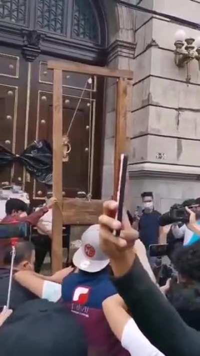 Guatemalans bring guillotine to parliament