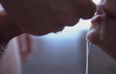 [/r/O<wbr>nlyPo<wbr>rnoTu<wbr>be] Younger stepsister sucks great, licks balls and gets a powerful cumshot