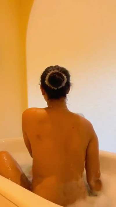 Upvotes for more of her , sannati in bathtub 💦🍑🥵
