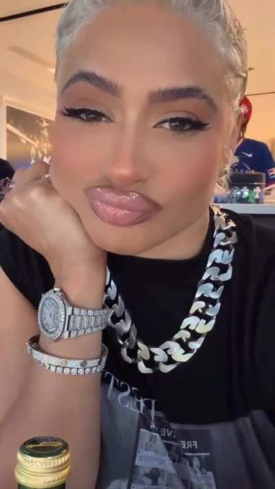 Love her lips
