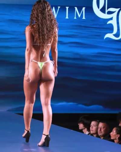 Stephanie Zustovich / CI swimwear