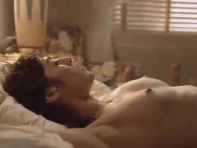Lizzy Caplan 