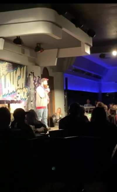 Comedian Tommy Mellor turns audience interruption into greatest pick up line ever
