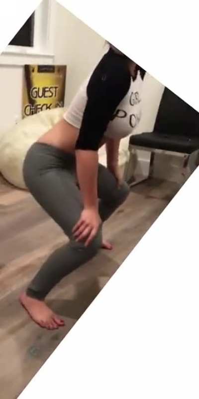 Ariel Winter's big tits jiggling as she twerks her thick ass