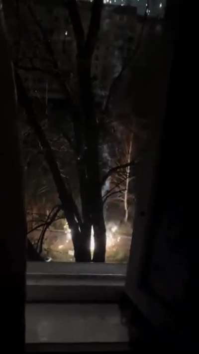 Oddly beautiful white phosphorus rain in Ukraine [date and location unknown] 