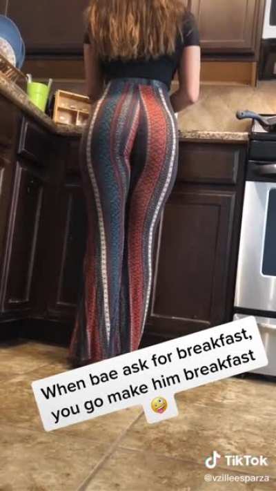 Soft & Jiggly No.192 (Breakfast Duties) 😍🍑