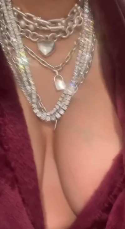 Cardi loves showing off