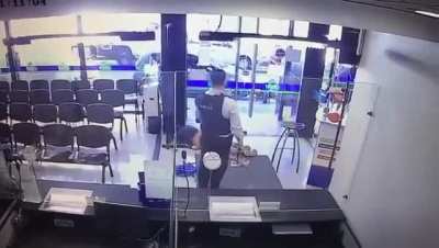 ExMilitary man shoots robber Uruguay