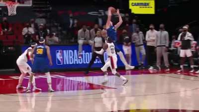 [Highlight] Austin Rivers hits back to back triples to put Denver up 8 late in the 4th.