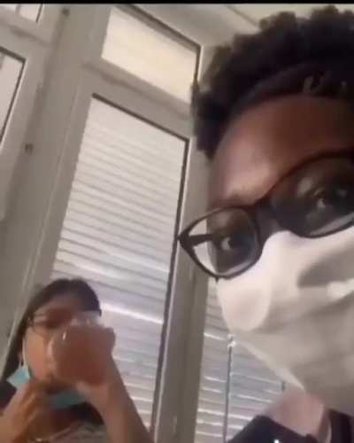 😂