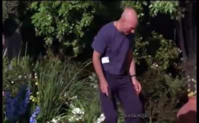 Aw hell naw, Jeff bezo done popped a cap in spunch bobs ass