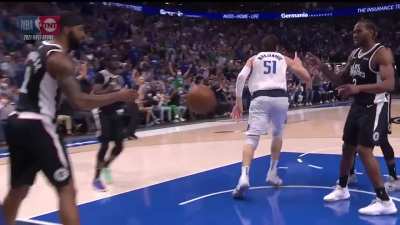 [Highlight] Boban gives a much needed spark for the Mavs
