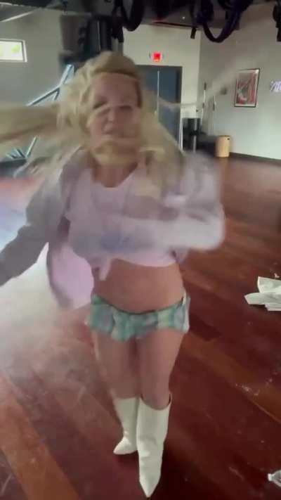 Britney smoking and dancing (2024)